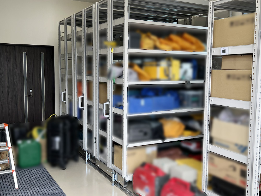 【導入事例】既存ラックを活用してレール式移動棚へ変更