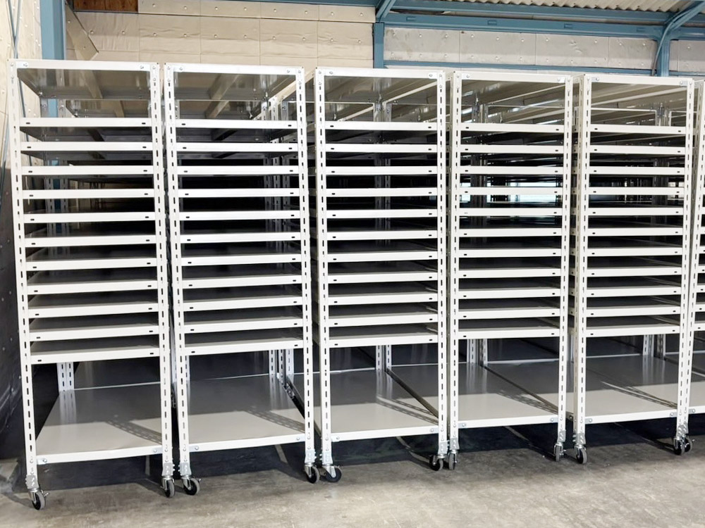 【導入事例】軽量スチールラックを13段仕様で40台納品