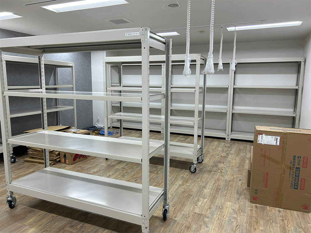 【埼玉県】キャスター付きラックを納品