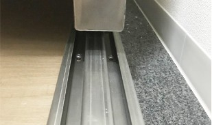 転倒防止レール