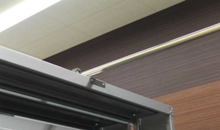 上部転倒防止ガイド